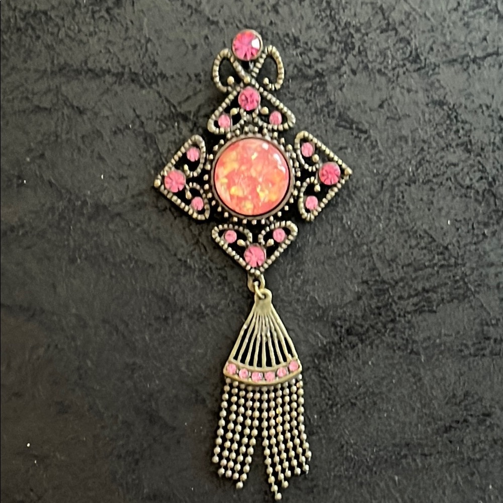 Elegant Pink rine stone’s and Silver Dangle pendant ⭐️ Vintage